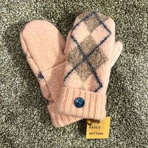 Handmade wool winter mittens